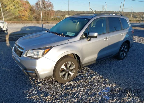 2017 Subaru Forester 2.5I Premium z USA, uszkodzony, nr VIN JF2SJAEC9HH485462